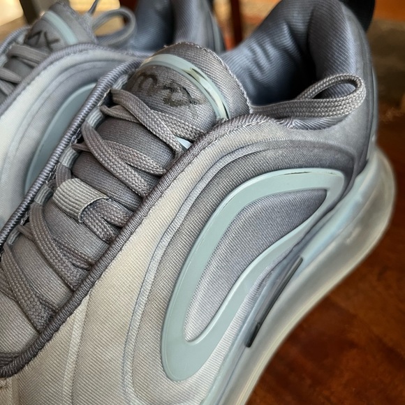 Nike Gray Air Max 720 Women’s Sneakers Shoes - Picture 4 of 12